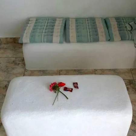 White 4 Apartman Komia